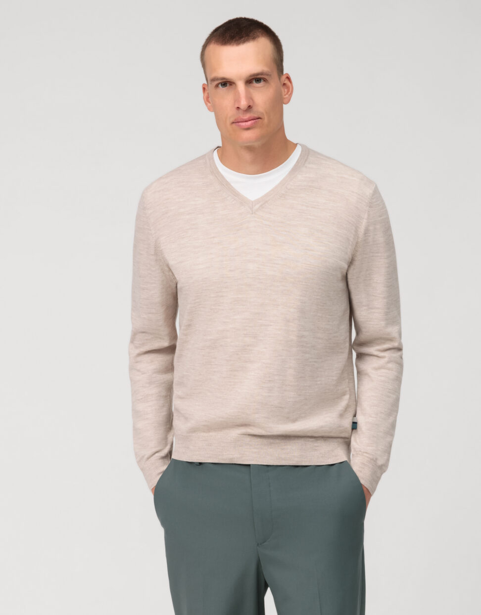 Sweter  OLYMP  modern fit / Beżowy / V- neck / 01501020 wełna merynos