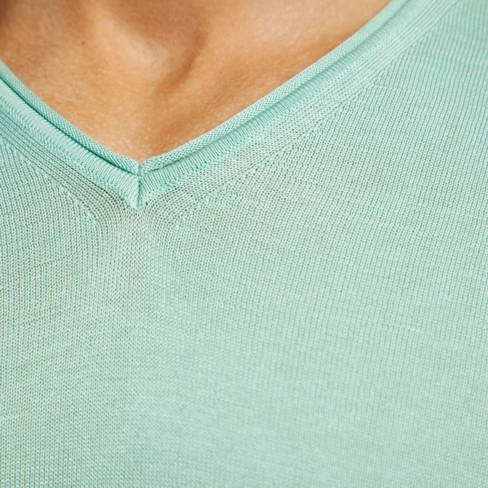 Tom Ripley Sweter z dekoltem V  STEVE T1142/ 583 zielony 100% Merceryzowana bawełna